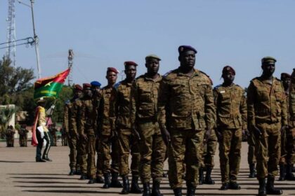 Au Burkina Faso, une nouvelle attaque sanglante ébranle l’armée