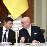 Guerre en Ukraine: Zelensky change son ministre de la Défense, la pression russe augmente